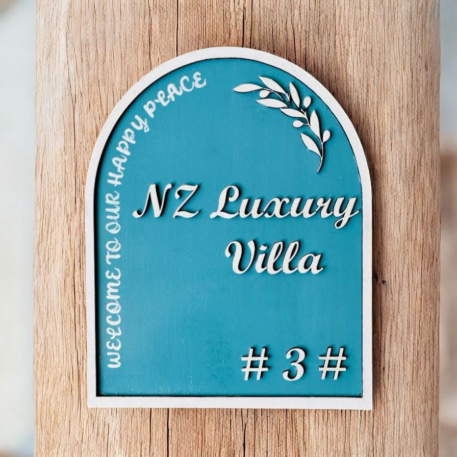 Royale Luxe Nameplate